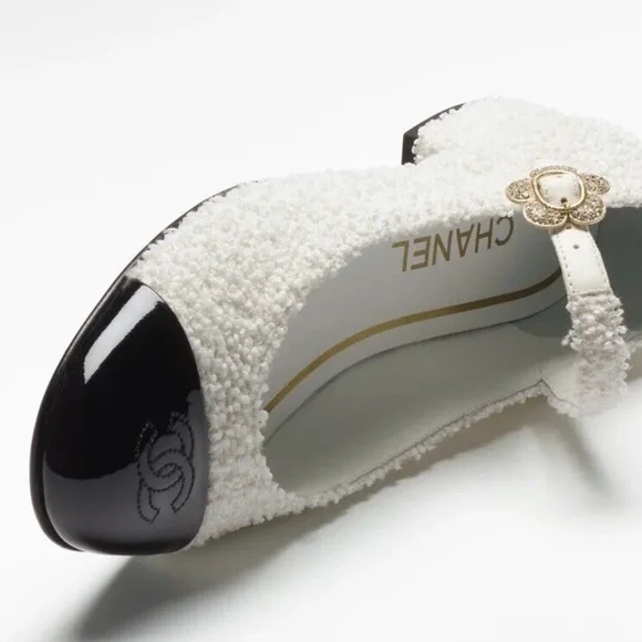 CHANEL Tweed and Patent Calfskin Mary Janes, White/Black - Retail $1350, NIB - Picture 4 of 10